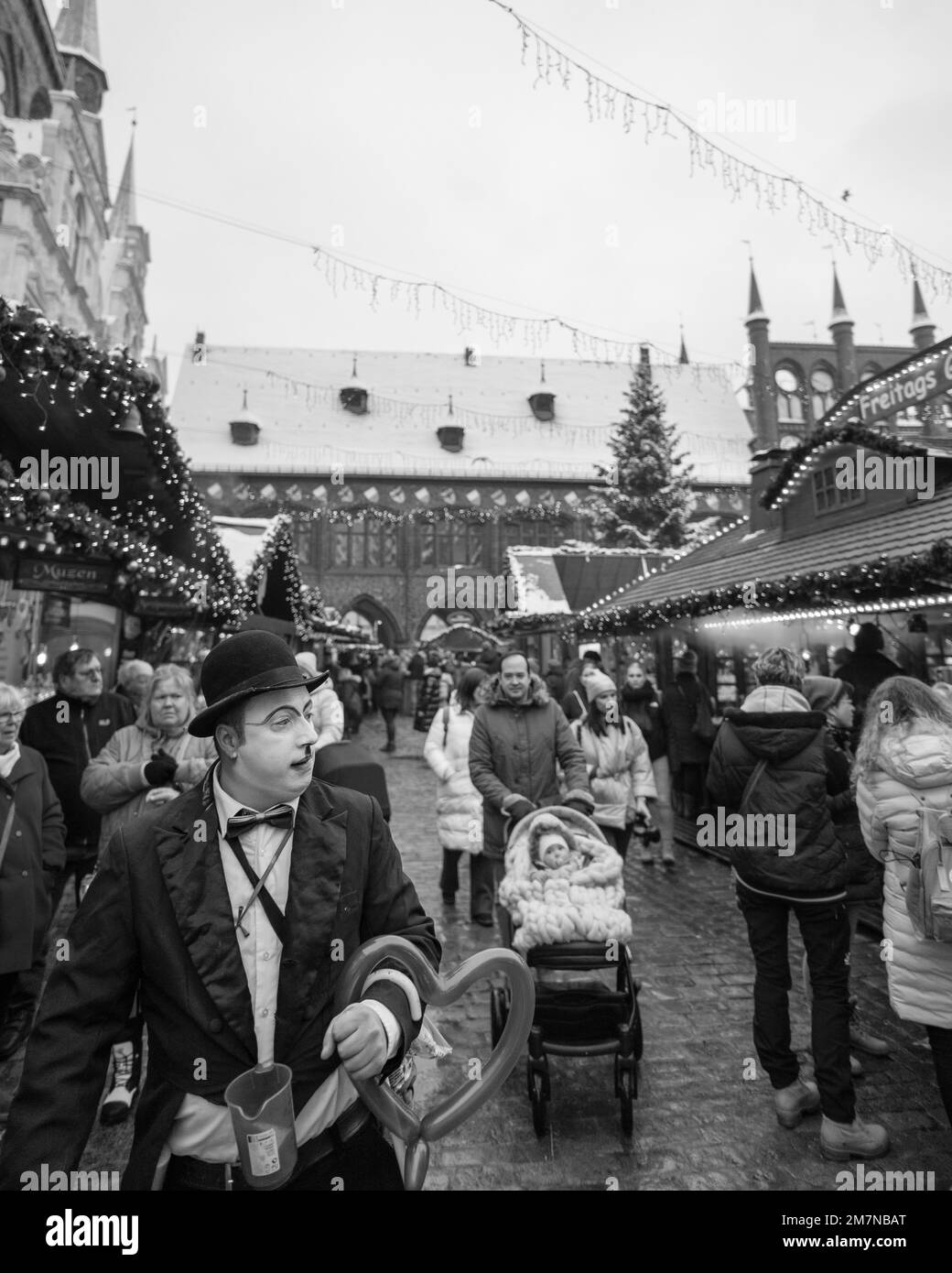 Artist christmas market in lubeck hires stock photography and images