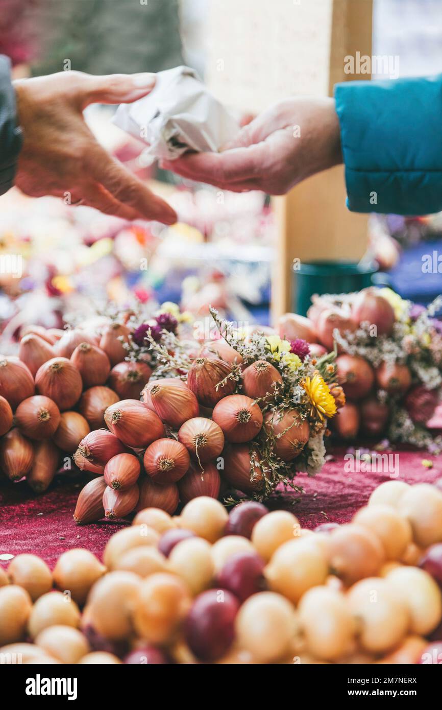 Sales situation traditional Zibelemärit, onion market in Bern