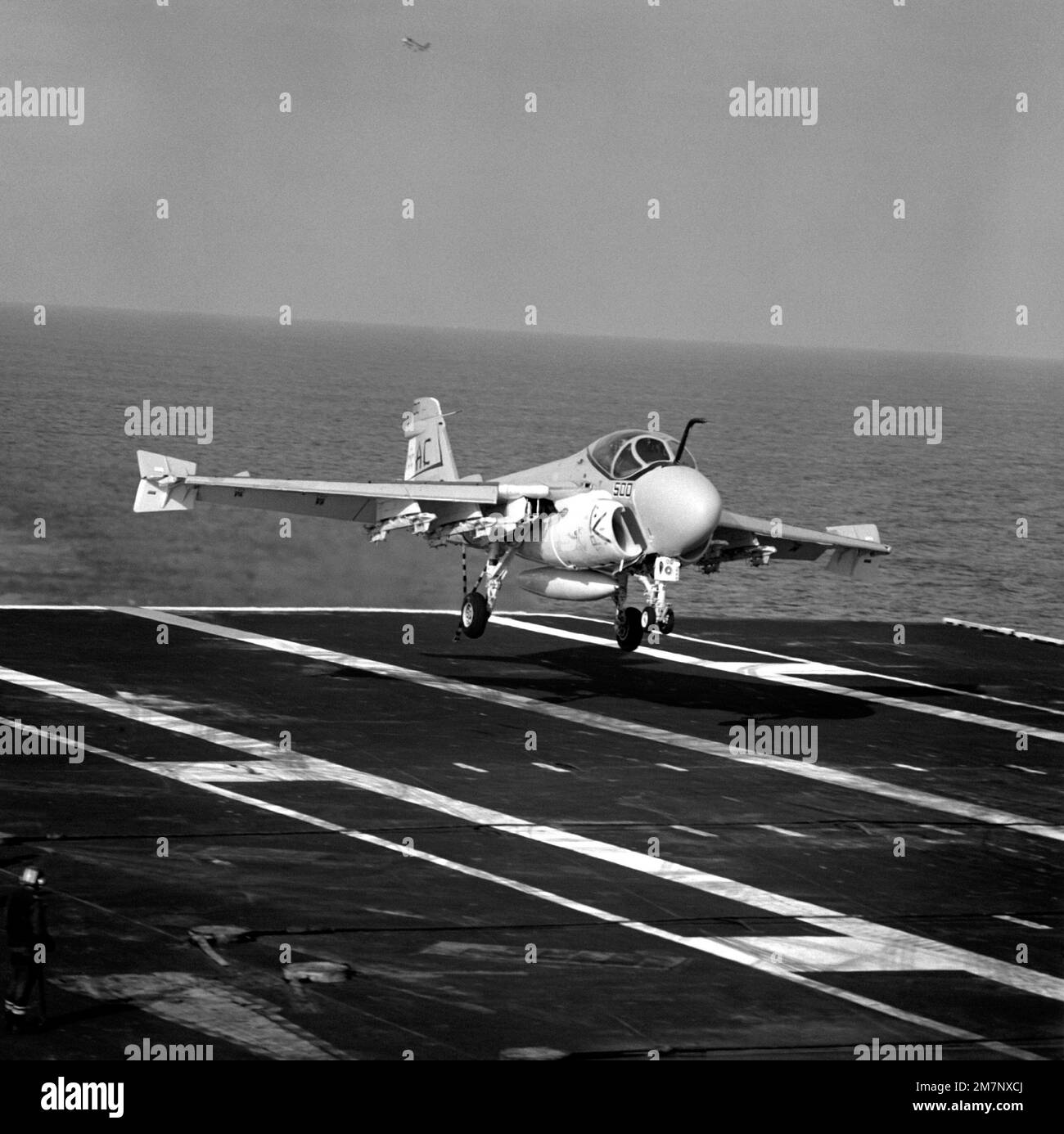 Right from view of an A-6E Intruder aircraft from Medium Attack Squadron 75 (VA-75) assigned to Carrier Air Wing 3 (CVW-3) landing aboard the aircraft carrier USS SARATOGA (CV-60) underway off the coast of Florida. Country: Atlantic Ocean (AOC) Stock Photo