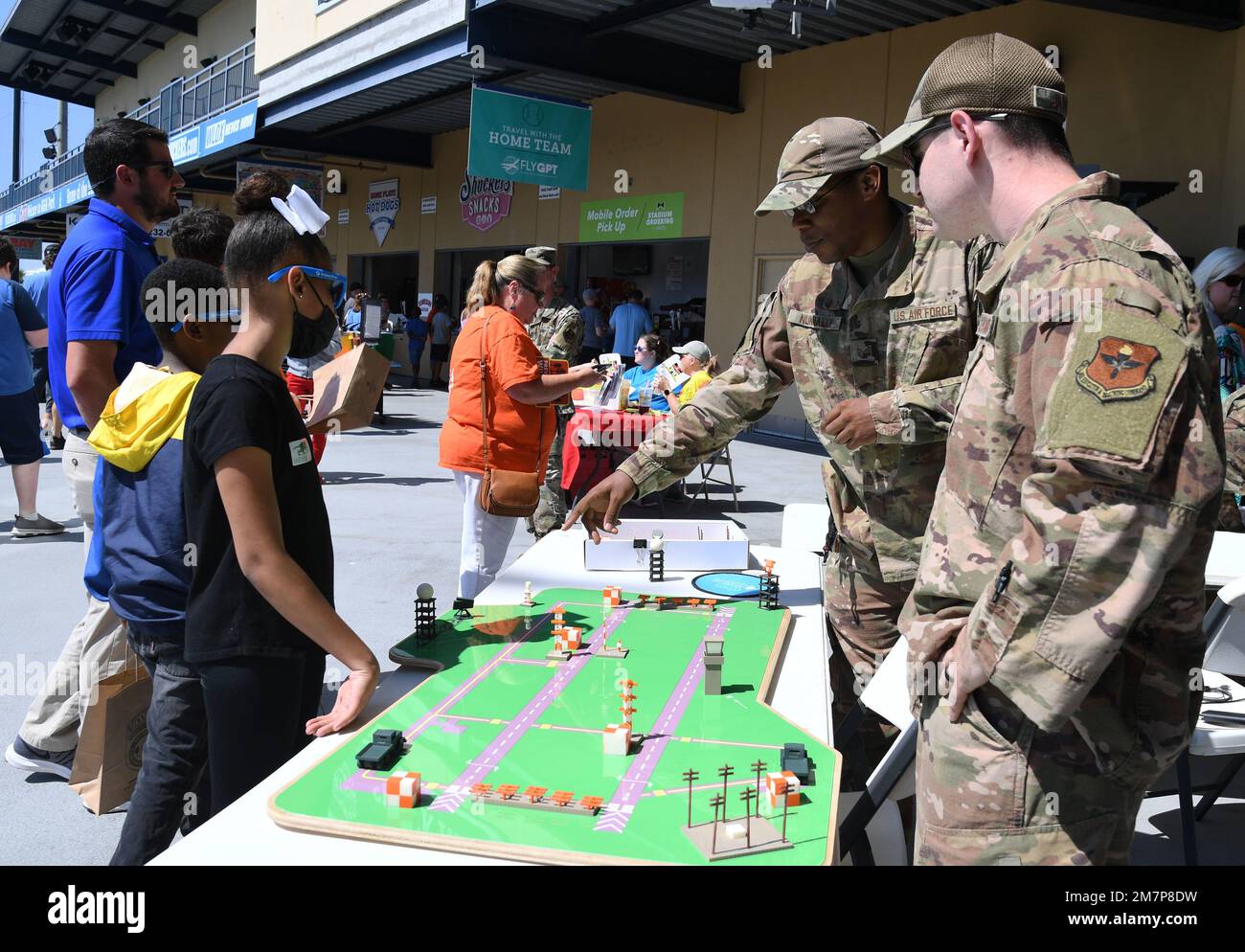 Radar airfield weather systems hires stock photography and images Alamy