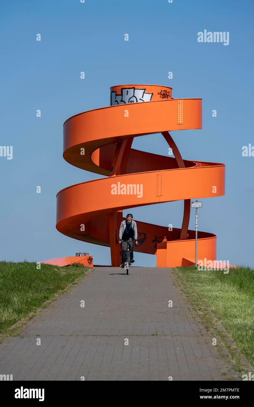 Halde Franz, Haldenzeichen, Radfahren im Ruhrgebiet, Halde Franz, Haldenzeichen, oranger, Schneckenhaus-Förmiger Aussichtsturm, Hamm, NRW, Deutschland Stock Photo