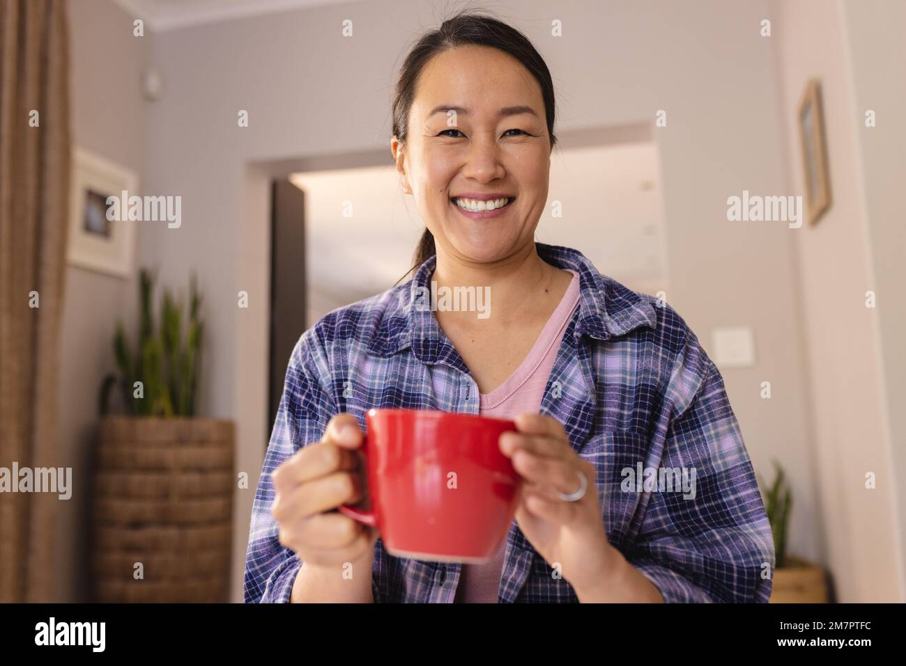 Happy asian woman looking camera hi-res stock photography and images ...