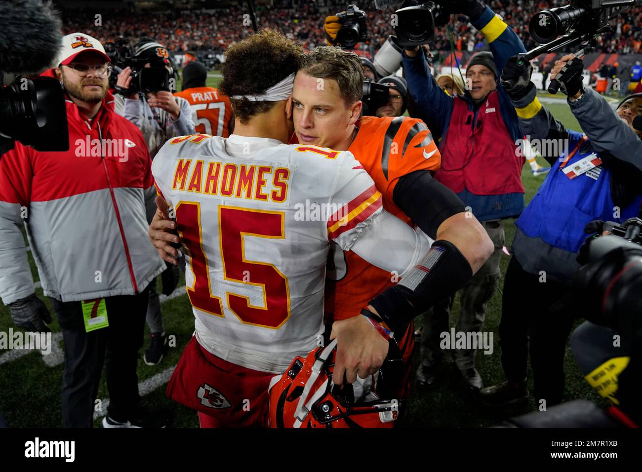 Cincinnati Bengals quarterback Joe Burrow (9) warms up before an NFL wild-card  playoff football game against the Las Vegas Raiders, Saturday, Jan. 15, 2022,  in Cincinnati. (AP Photo/Emilee Chinn Stock Photo - Alamy