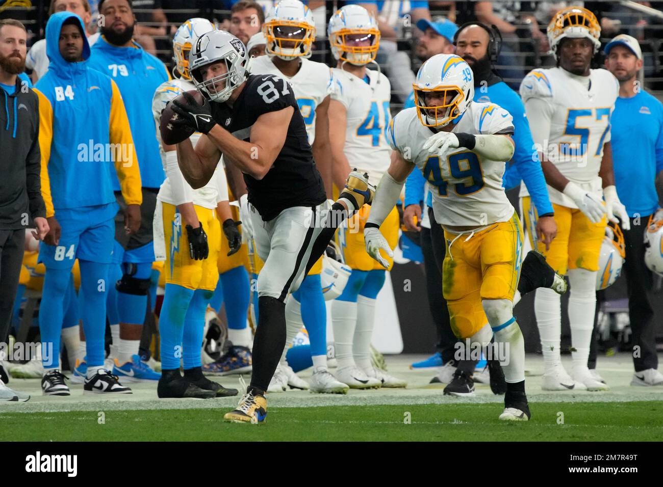 Las Vegas Raiders tight end Foster Moreau (87) makes the catch against the  Los Angeles Chargers during the first half of an NFL football game, Sunday,  Dec. 4, 2022, in Las Vegas. (