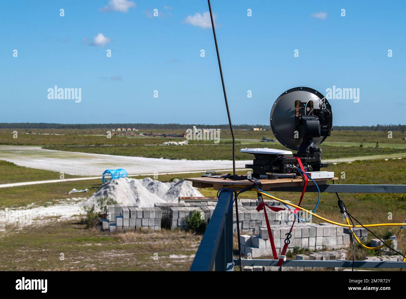 A mobile tracking system antenna sits at the top of the command and control tower at Avon Park Air Force Range, Florida, May 11, 2022. This antenna follows the closest aircraft connected to the Airborne Extensible Relay Over-Horizon Network to allow the best signal for communications. Stock Photo