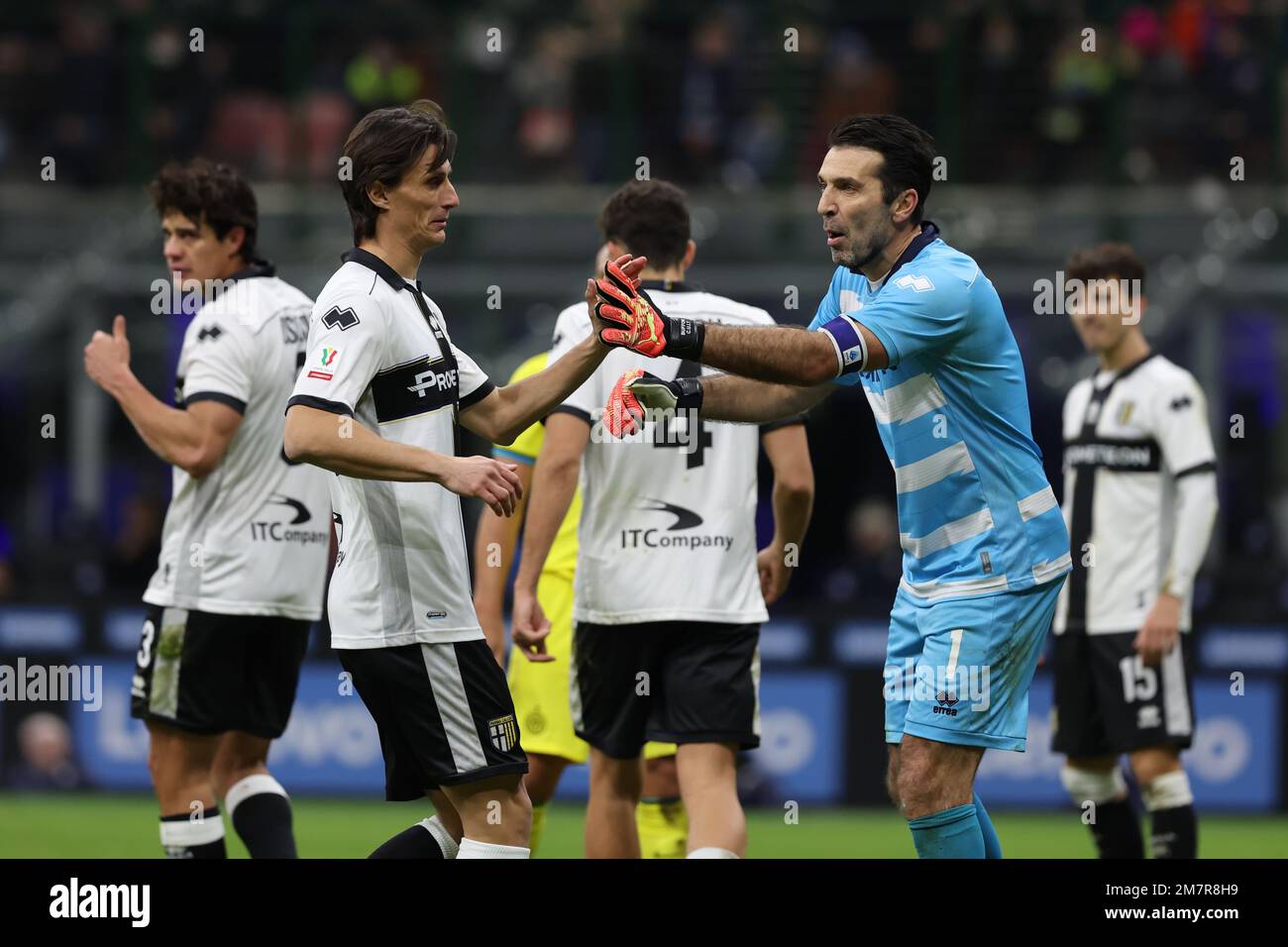 Buffon faz milagre, mas Inter de Milão vence Parma e avança na Copa da  Itália, copa da itália