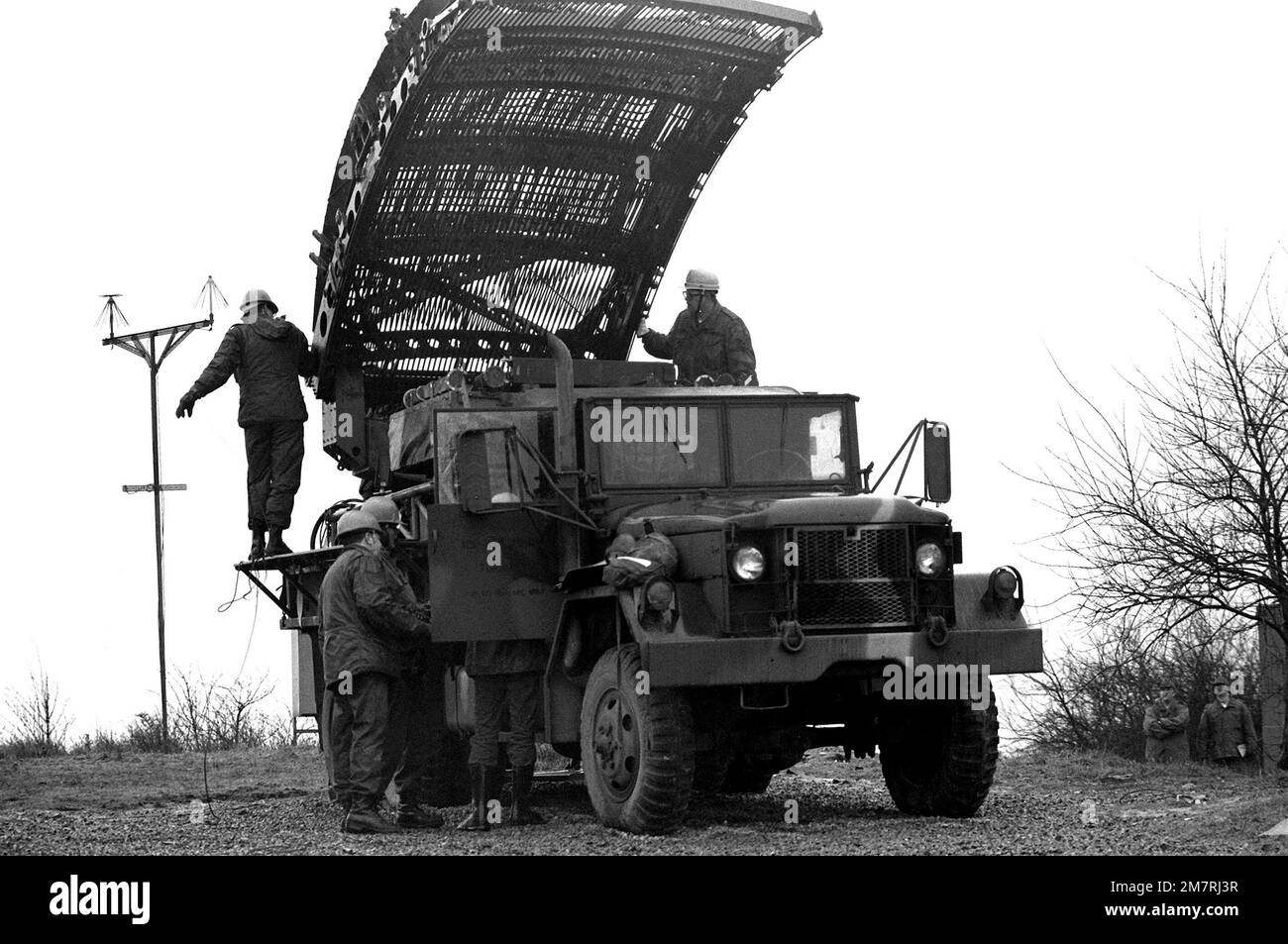 Members of the 629th Tactical Control Flight set-up a mobile radar tracking unit during Exercise Wintex '81. Subject Operation/Series: WINTEX '81 Base: Hessisch-Oldendorf Air Station Country: Deutschland / Germany (DEU) Stock Photo