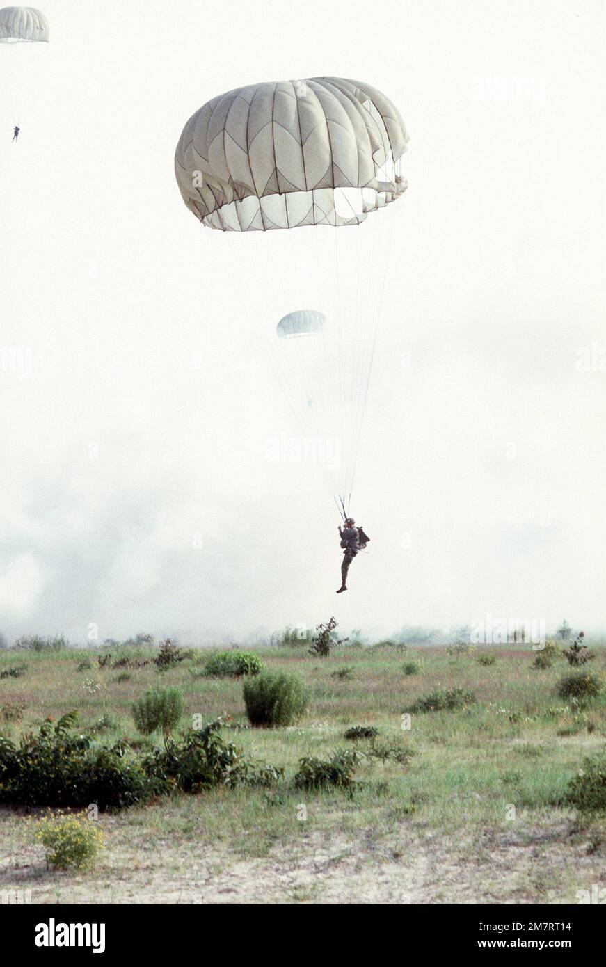 1981 paratroopers hi-res stock photography and images - Alamy