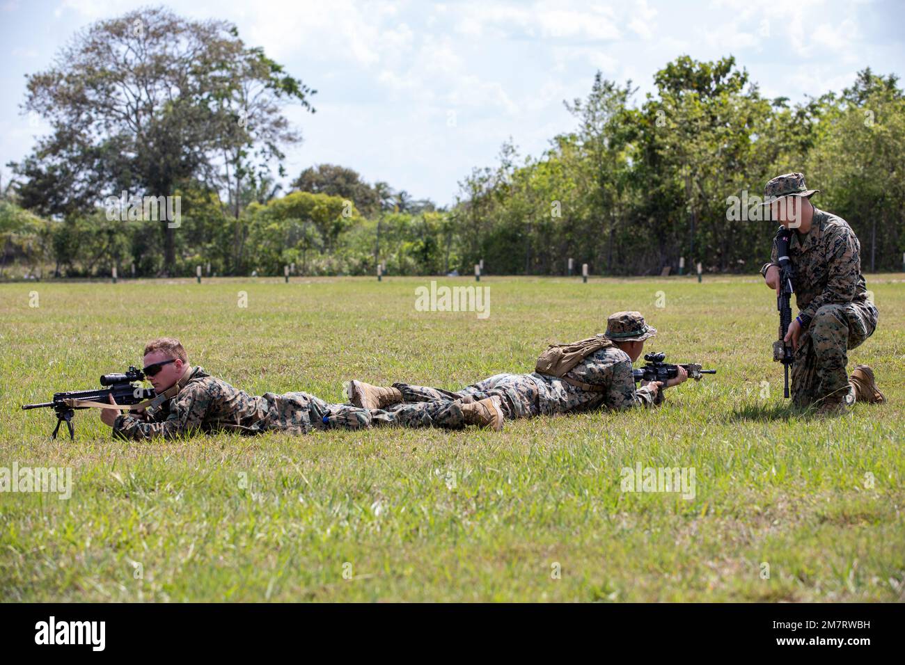 U.S. Marines assigned to 3rd Battalion, 25th Marines practice squad movement tactics with Soldiers from St. Lucia and Mexico at the National Police Traning Academy in Belmopan, Belize as part of the TRADEWINDS22 exercise May 12, 2022. Tradewinds 2022 is a multinational exercise designed to expand the Caribbean region’s capability to mitigate, plan for, and respond to crises; increase regional training capacity and interoperability; develop new and refine existing standard operating procedures; enhance ability to defend exclusive economic zones; and promote human rights and adherence to shared Stock Photo