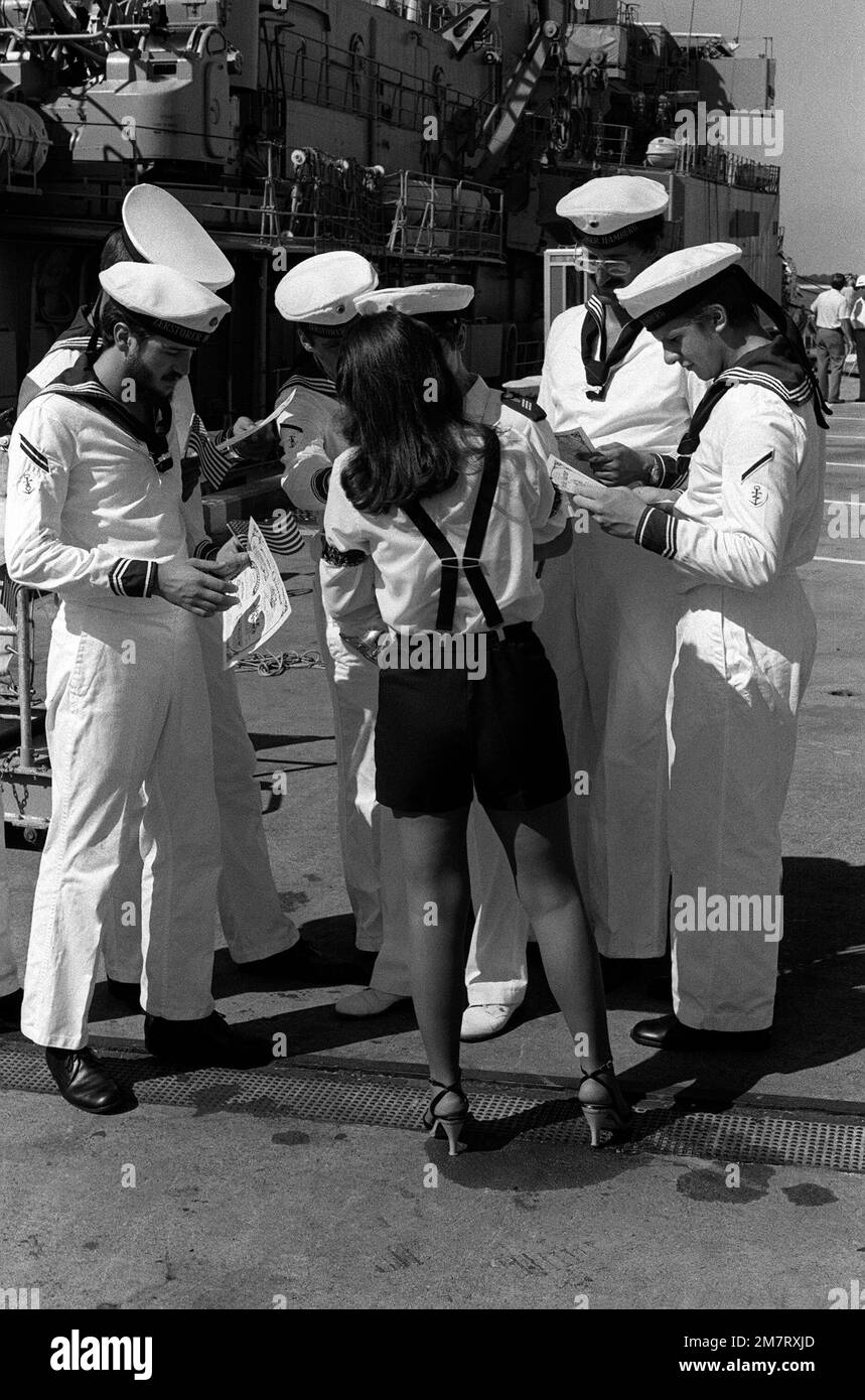 Crewmen united states forces Black and White Stock Photos & Images - Alamy
