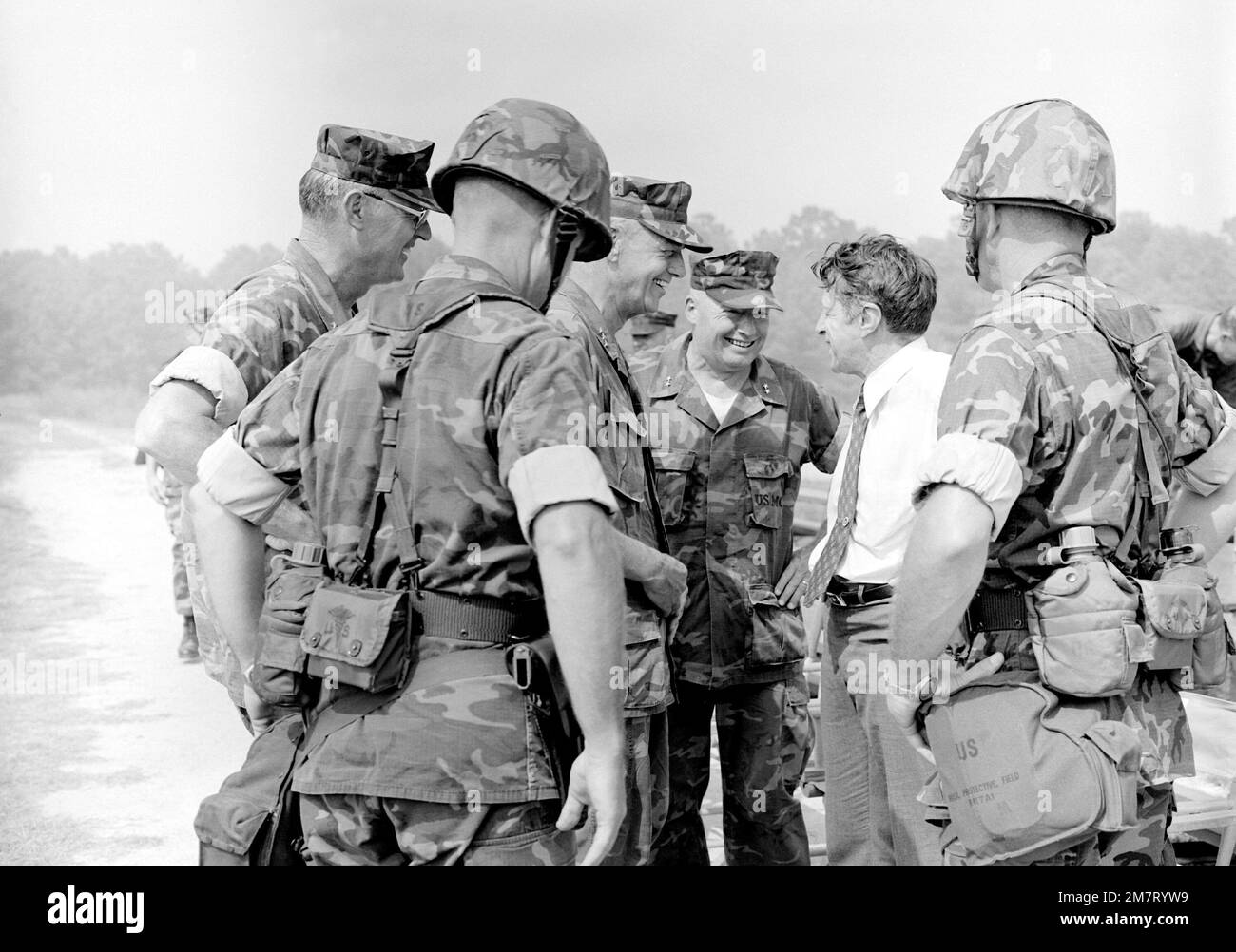 secretary-of-defense-caspar-w-weinberger-talks-with-mgen-alfred-m