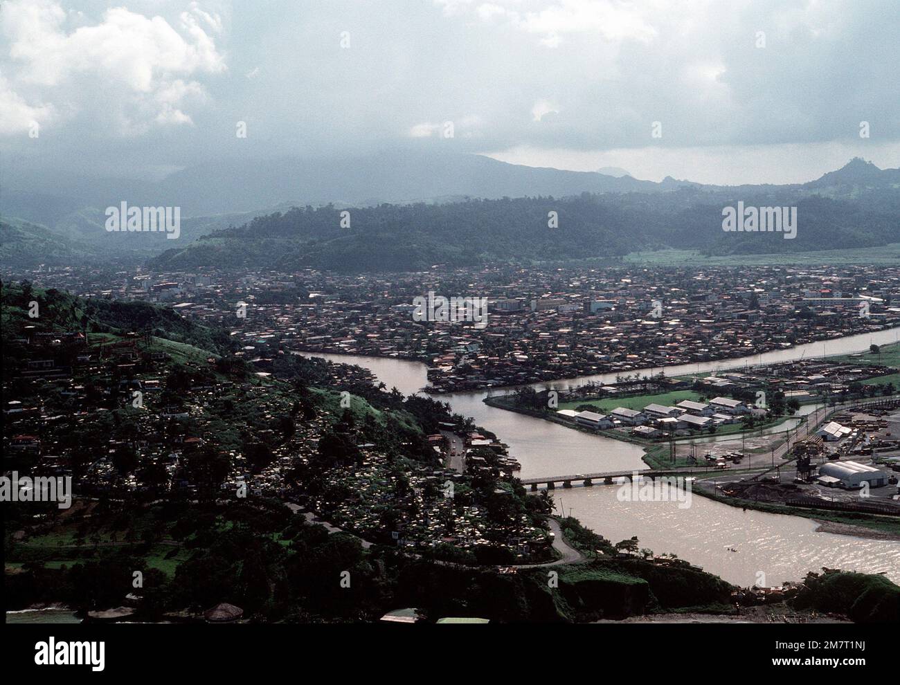 An aerial view of the city of Olongapo with the bridge leading to the U.S. Naval Base, Subic Bay, which is partially visible at bottom right. Base: Luzon Country: Republic Of The Philippines (PHL) Stock Photo