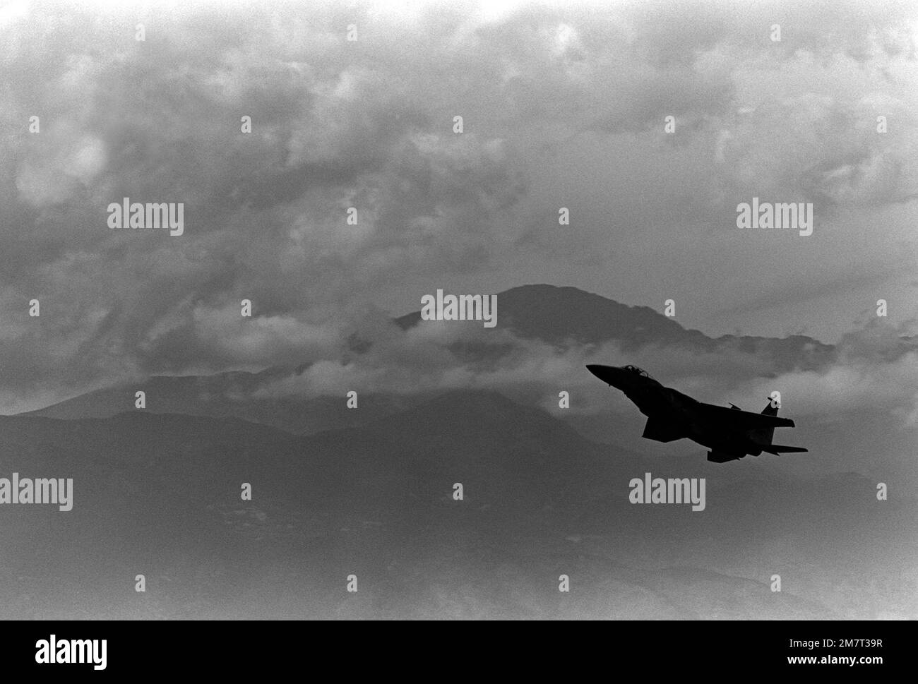 15 eagle jet fighter Black and White Stock Photos & Images - Alamy