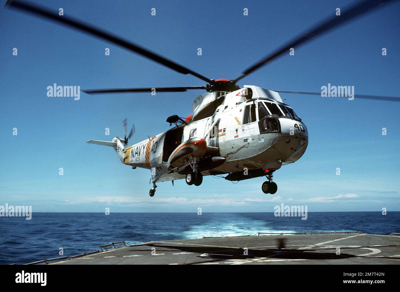 Right side view of an SH-3 Sea King helicopter taking off from the deck of the ammunition ship USS MOUNT HOOD (AE-29). The HOOD is assisting in salvage operations for the capsized Philippine destroyer DATU KALANTIAW (ex-USS BOOTH DE-170). Base: Calayan Island Country: Philippines Stock Photo