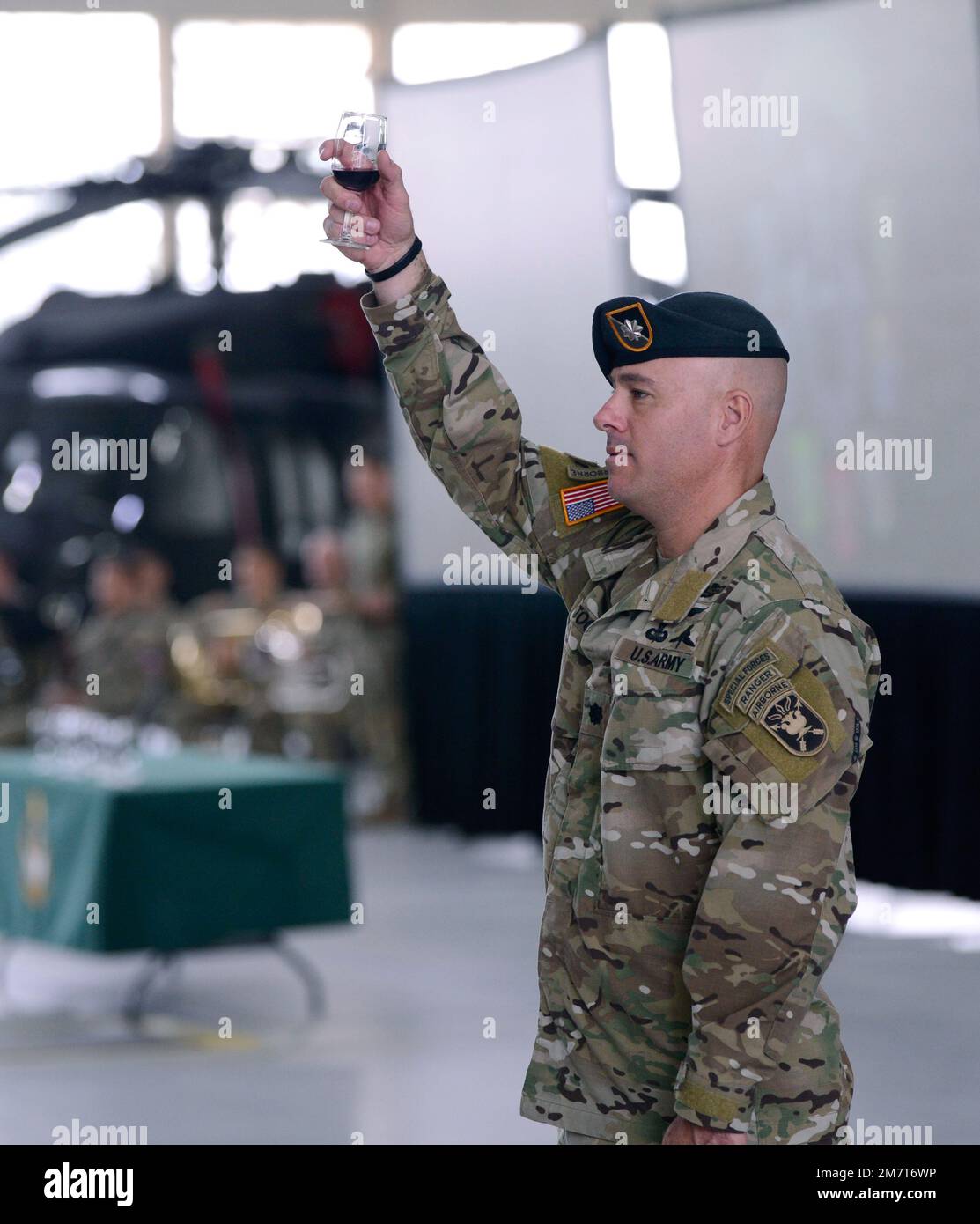 Lieutenant Colonel Patrick Toohey, commander, 4th Battalion, 1st Special Warfare Training Group (Airborne) toasts the Special Forces Regiment during a graduation ceremony at Fort Bragg, North Carolina May 12, 2022. The ceremony marked the completion of the Special Forces Qualification Course where Soldiers earned the honor of wearing the green beret, the official headgear of Special Forces. Stock Photo
