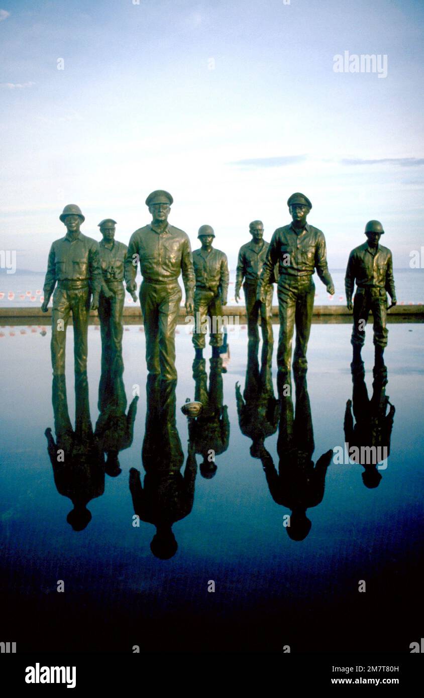 Silhouetted view of the life-like monument commemorating GEN Douglas MacArthur's return here on Oct. 20, 1994. MacArthur's return fulfilled his earlier and oft-quoted promise of 'I shall return'. Base: Leyte Island Country: Philippines (PHL) Stock Photo