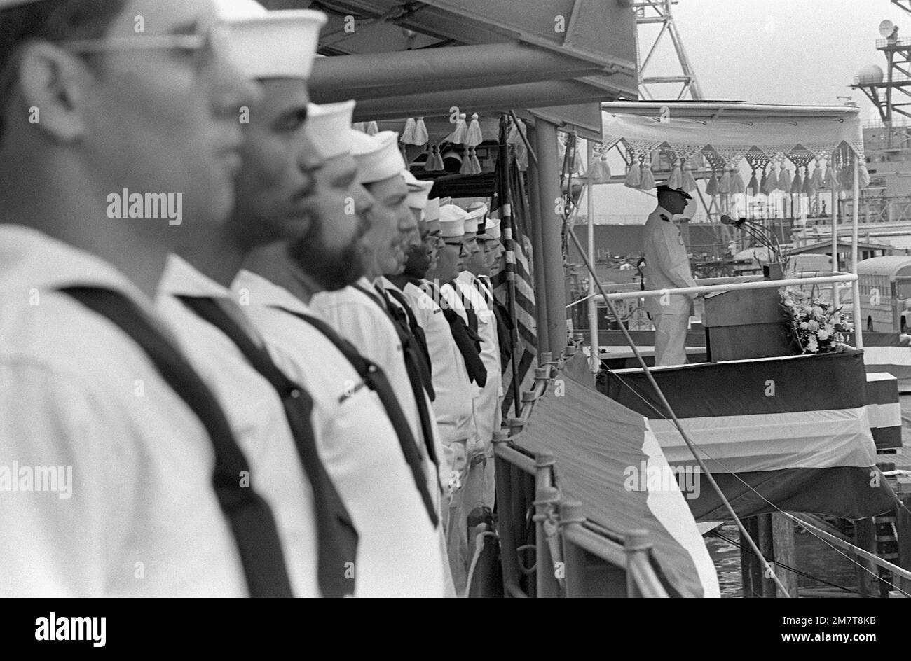 Crewmen man the rails near the speakers platform during the commissioning ceremony for the guided missile destroyer USS SCOTT (DDG-995). The speaker at the podium is CAPT Sebastian P. Passantino, supervisor of shipbuilding. Base: Pascagoula State: Mississippi (MS) Country: United States Of America (USA) Stock Photo