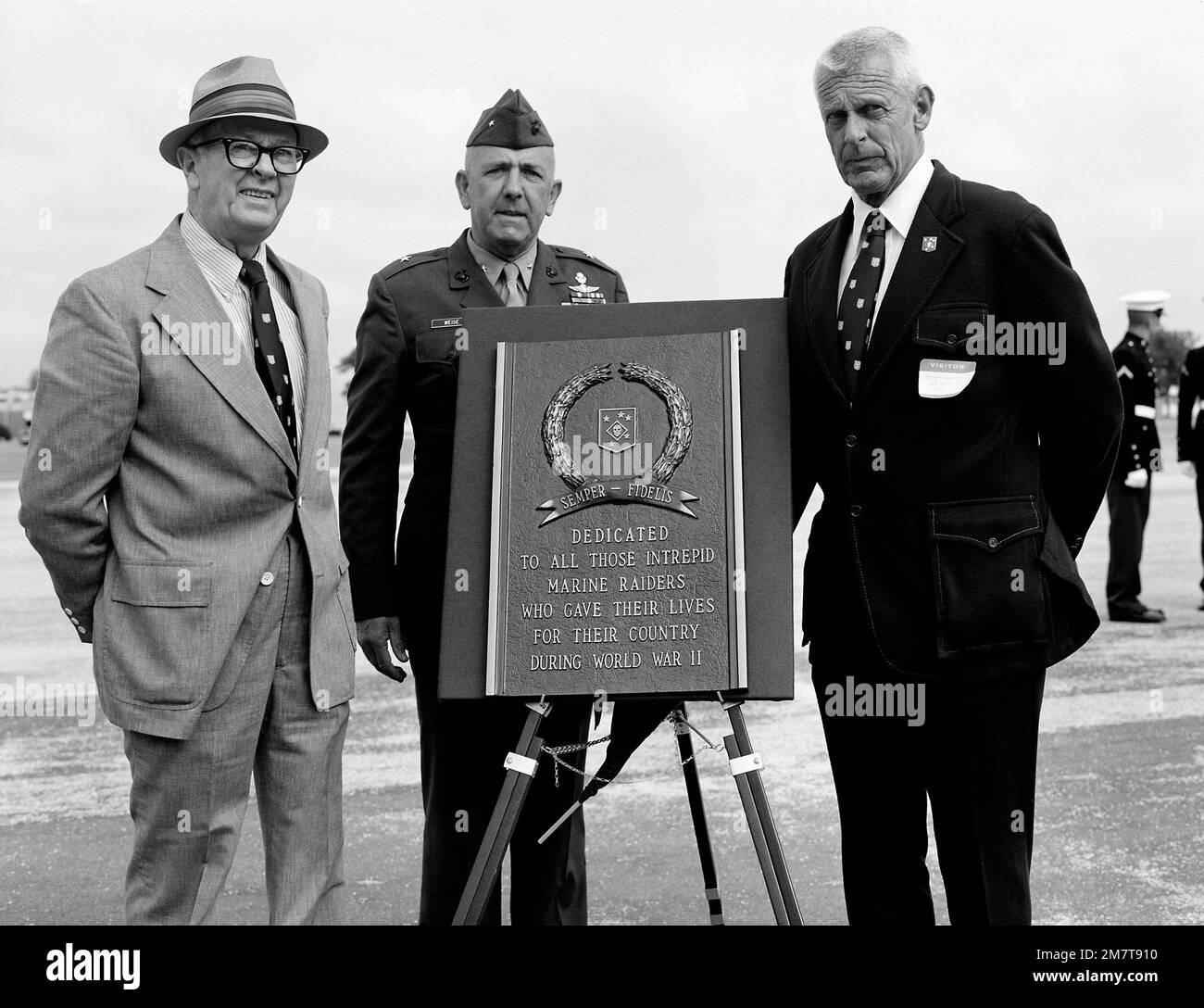 Retired MGEN Peatross, right, and retired COL J. Sexton, left, of the Marine Raider Association, presents a plaque to the Marine Corps Recruit Depot in honor of the Marine Raiders who gave their lives during World War II. BGEN William Weise, deputy commanding general receives the plaque. Base: Usmc Recruit Depot,Parris Island State: South Carolina (SC) Country: United States Of America (USA) Stock Photo