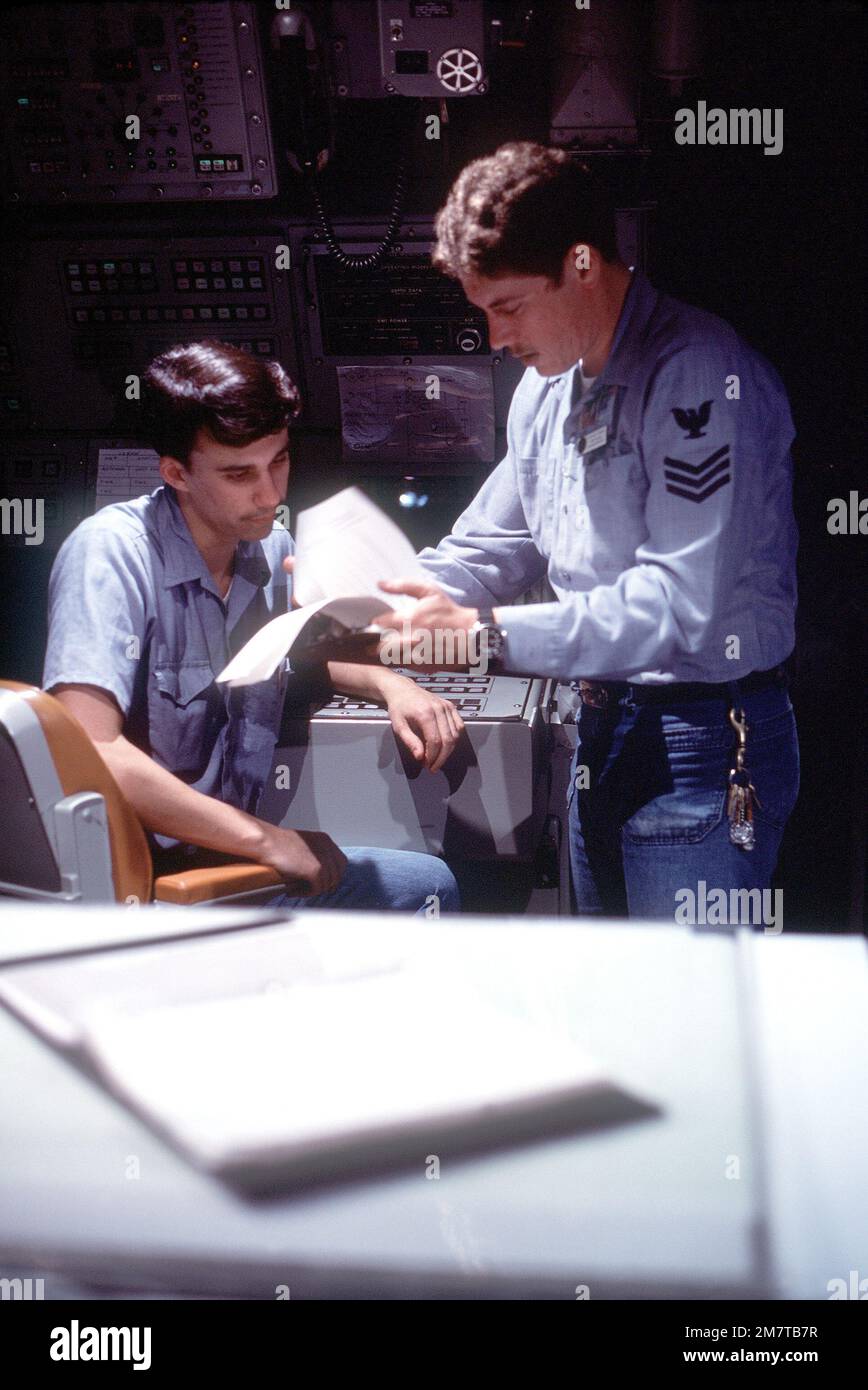 Electronic Technician 2nd Class (Submarines) (ET2) (SS) Steven W