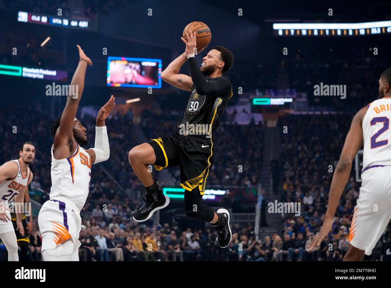 Golden State Warriors guard Stephen Curry shoots as Phoenix Suns guard Josh  Okogie, front left, defends during the first half of an NBA basketball game  in San Francisco, Tuesday, Jan. 10, 2023. (