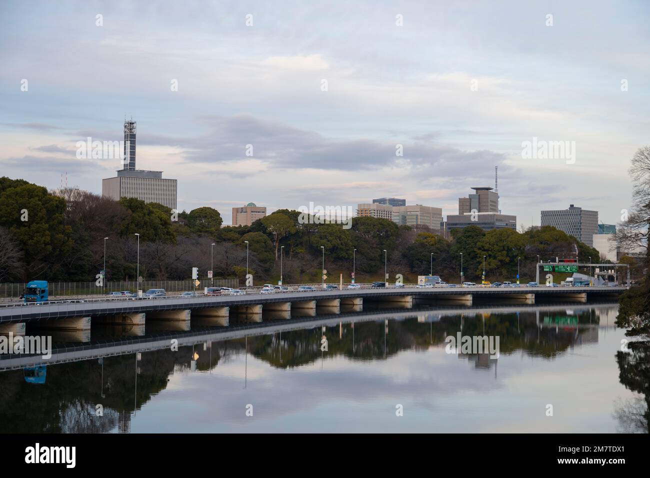 Tokyo, Japan. 6th Jan, 2023. Cars travel along the C1 expressway past the Imperial Palace motes during the evening rush hour.The C1 (é¦-éƒ½é«˜é€Ÿ1å·å†…ç'°çŠ¶ç·š) is an expressway in Japan, also known as the Shuto Expressway No.1 Inner Circular Route, it's one of the main expressways in Tokyo. It runs around the central part of Tokyo, forming a ring route. The C1 expressway connects the major areas and expressways in the city, including the Tokyo Bay Aqua-Line (æ±äº¬æ¹¾ã‚¢ã‚¯ã‚¢ãƒ © ã‚¤ãƒ³), the Bayshore Route (ãƒ™ã‚¤ã‚·ãƒ§ã‚¢ãƒ © ã‚¤ãƒ³) and the Metropolitan Expressway (éƒ½å¿ƒé«˜é€Ÿé“è·¯). Stock Photo