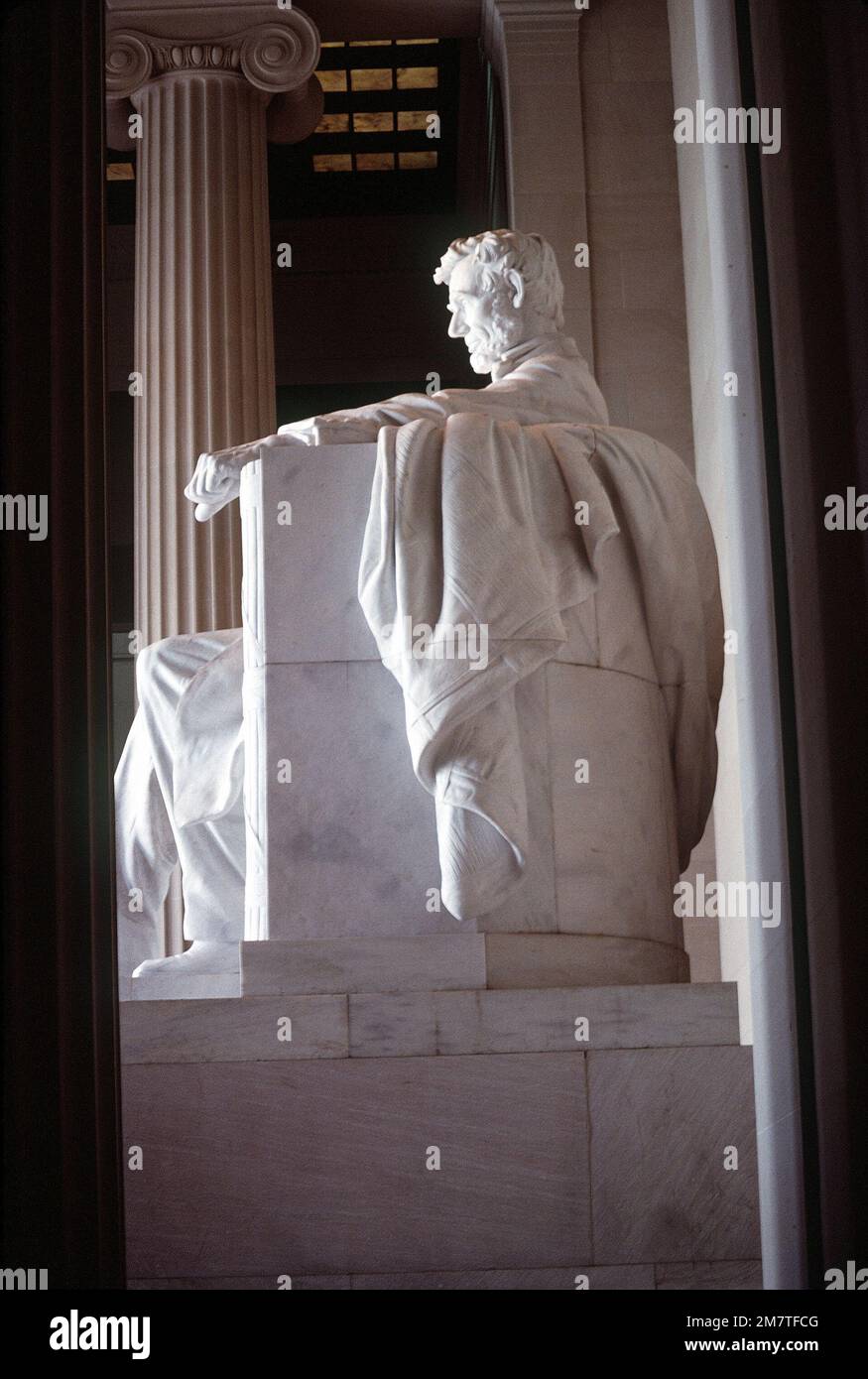 The Statue Of Abraham Lincoln In The Lincoln Memorial Base Washington 