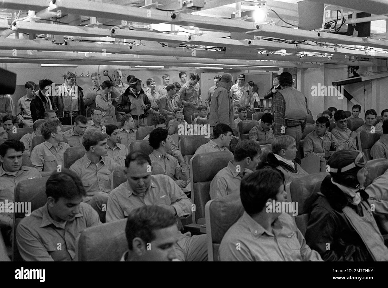 visiting-observers-and-crewmen-from-the-amphibious-assault-ship-uss