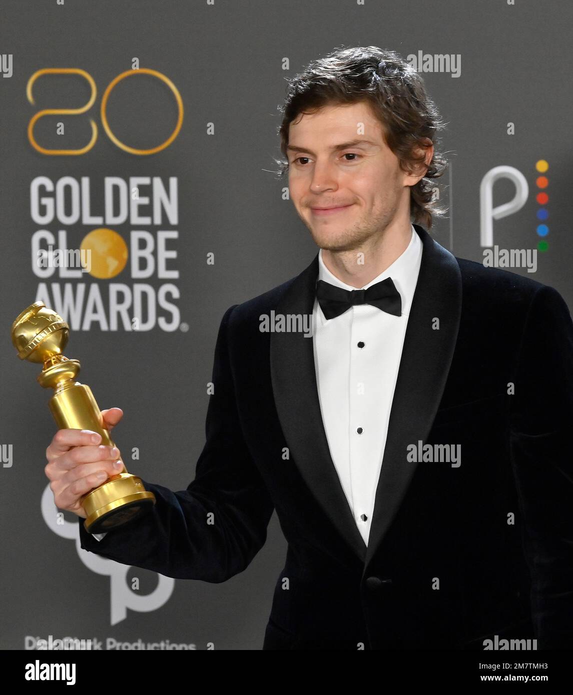 Evan Peters Golden Globes 2023