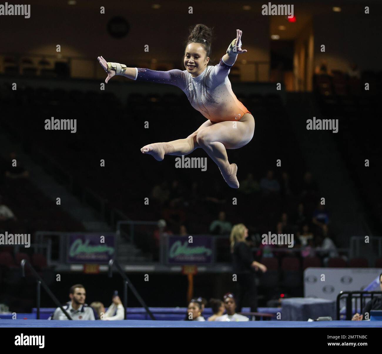 Las Vegas, NV, USA. 7th Jan, 2023. Auburn's Gabby McLaughlin leaps into
