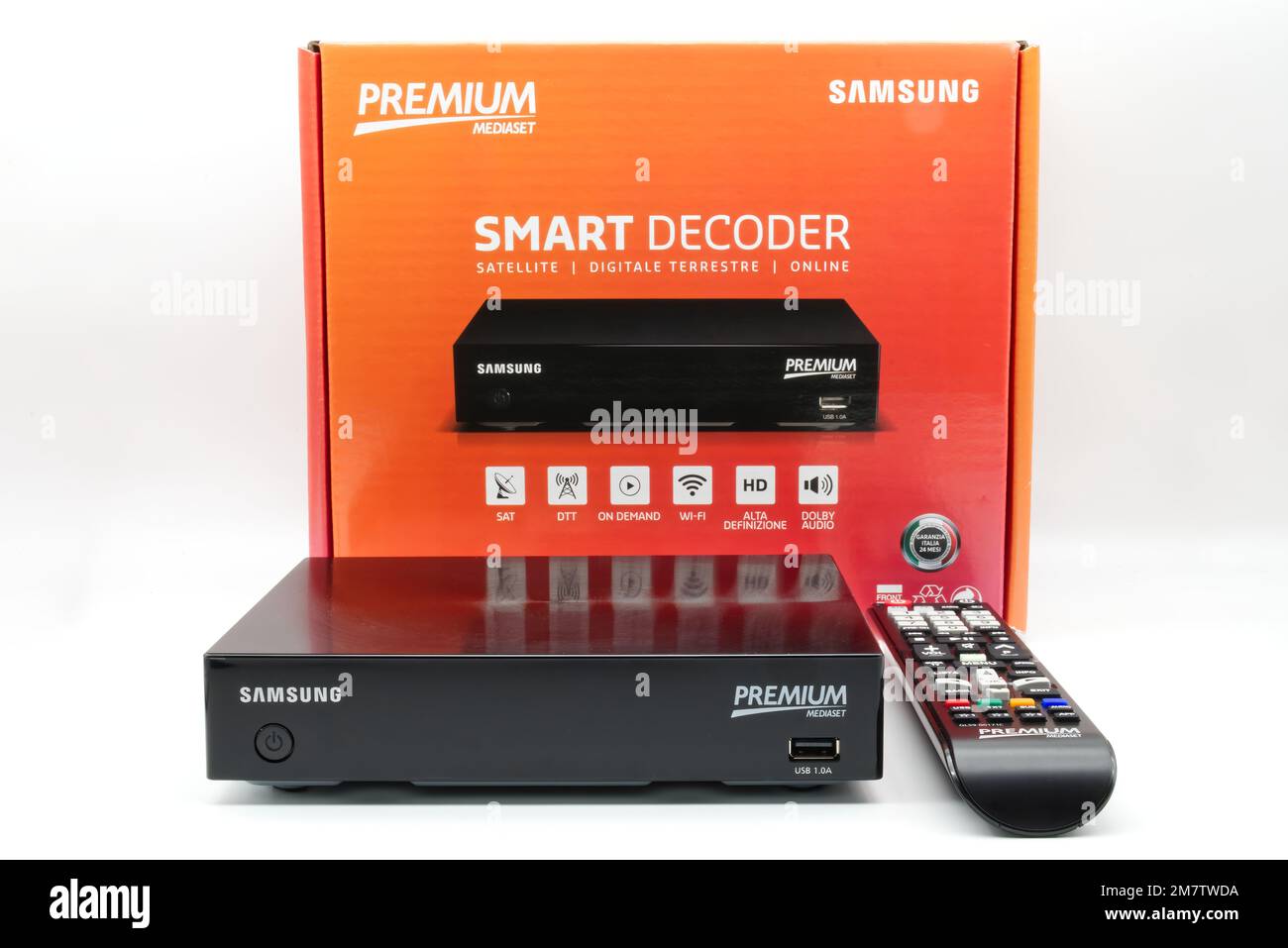 Samsung Premium Mediaset Smart Decoder. Satellite, Digitale Terrestre,  Online. TV Smart decoder isolated on white Stock Photo - Alamy