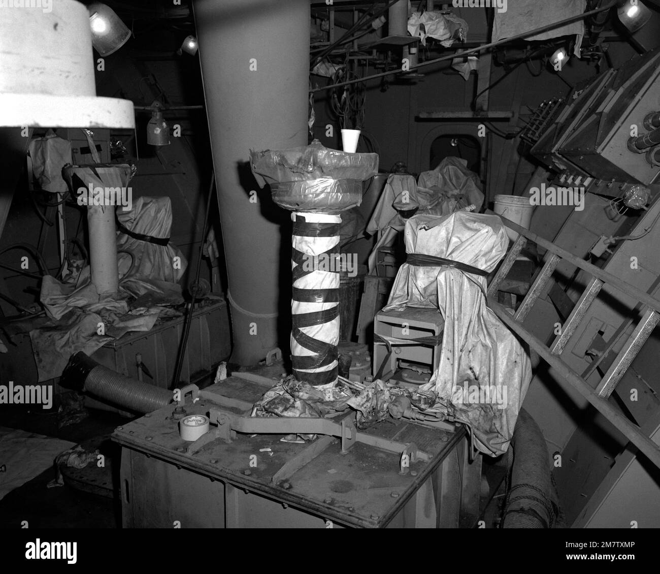 Anchor windlass hires stock photography and images Alamy