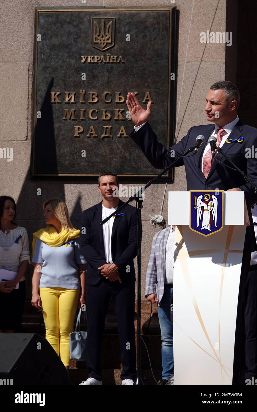 Kiev, Ukraine August 23, 2020: speech to the people in honor of the national flag of Ukraine by the mayor of Kiev Vitali Klitschko and his brother Wla Stock Photo