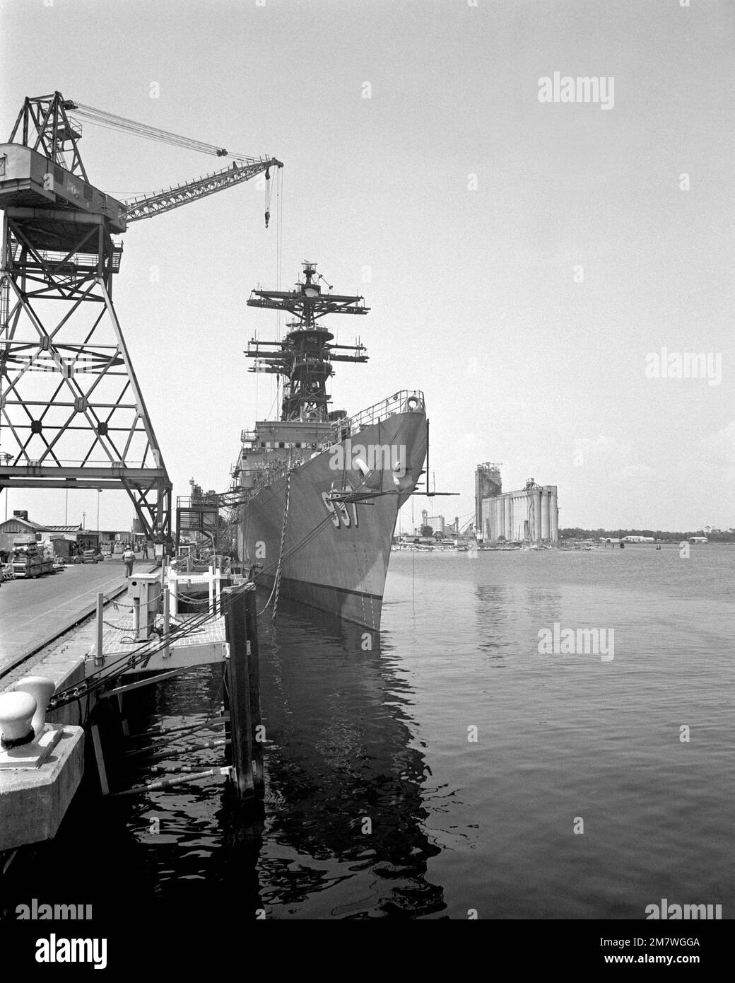 Starboard bow view spruance class hires stock photography and images