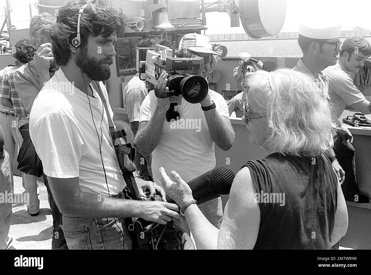 Media interview interviews Black and White Stock Photos & Images - Alamy