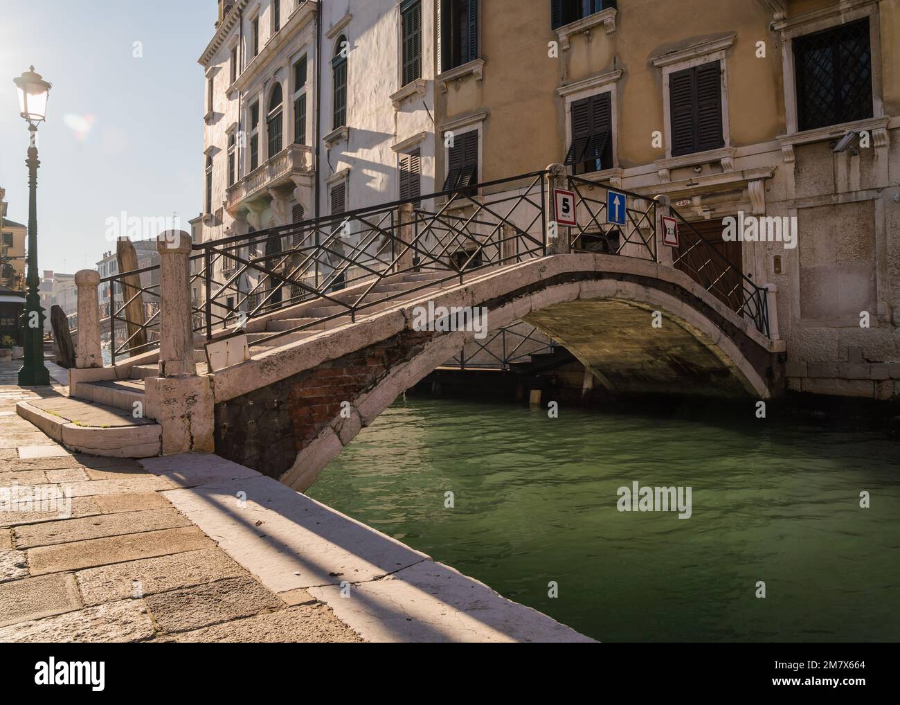 Venice italy canal algae hi-res stock photography and images - Alamy