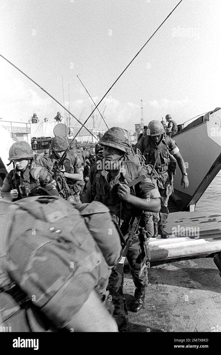 Marines of the 32nd Marine Amphibious Unit come ashore to assume the management of the port of Beirut. The 800 Marines, landing in five waves, form the U.S. contingent of the multi-national peace-keeping force. Base: Beirut Country: Lebanon (LBN) Stock Photo