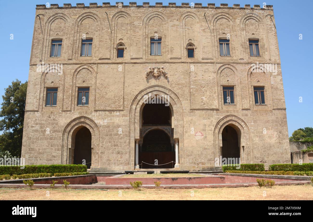 The Zisa Castle dates back to the 12th century, the period of Norman domination in Sicily. The residence Arab al-Aziz stood outside the walls of Paler Stock Photo