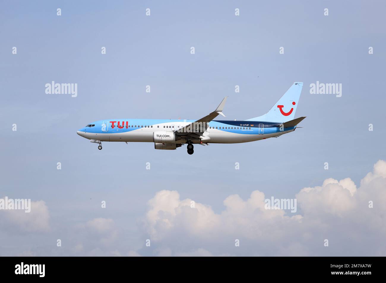 Airplanes on landing / takeoff Stock Photo Alamy