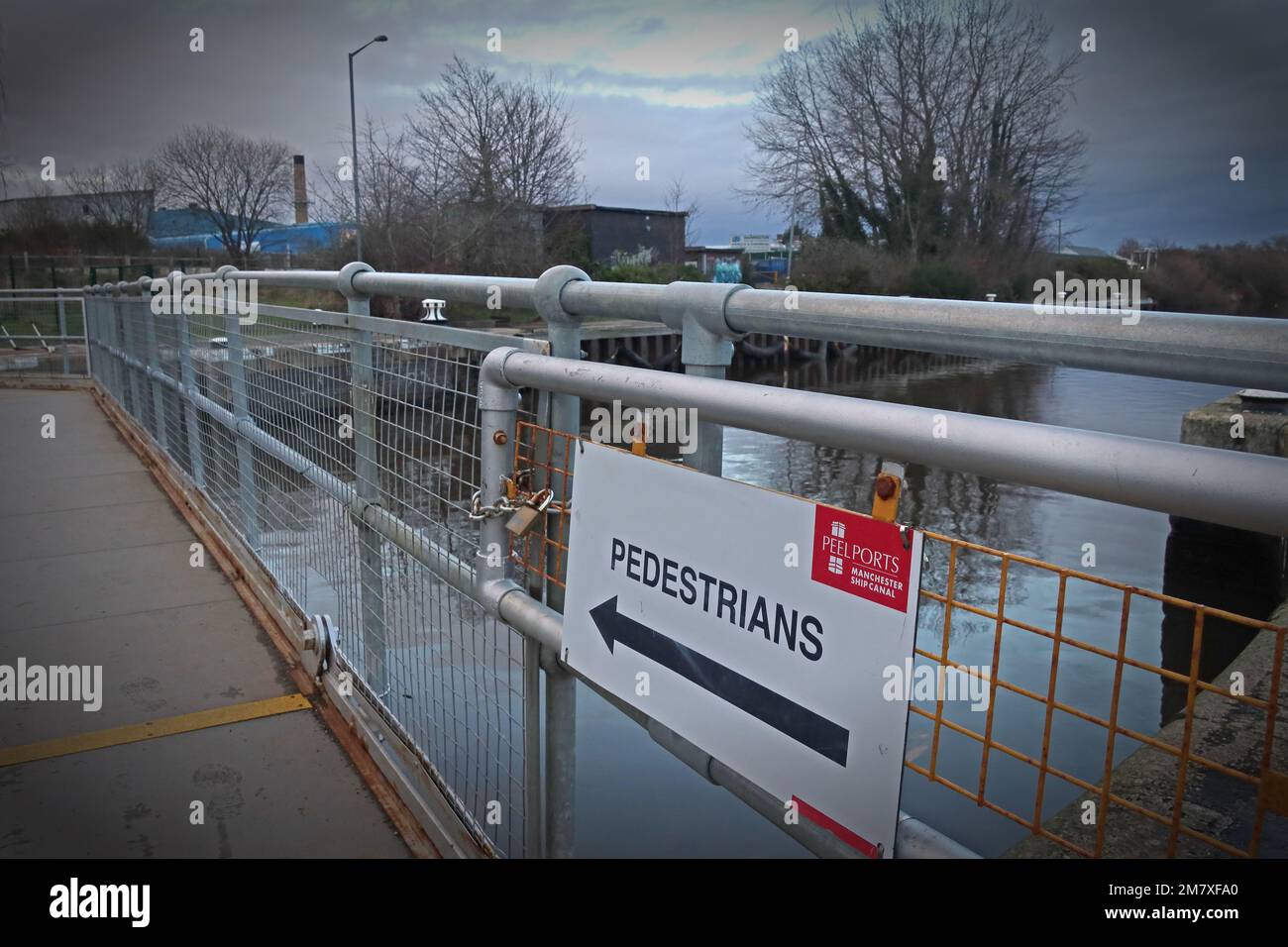 Pedestrian Signage at Manchester Ship Canal Latchford Locks, Latchford, Warrington, Cheshire, England, UK, WA4 1PD Stock Photo