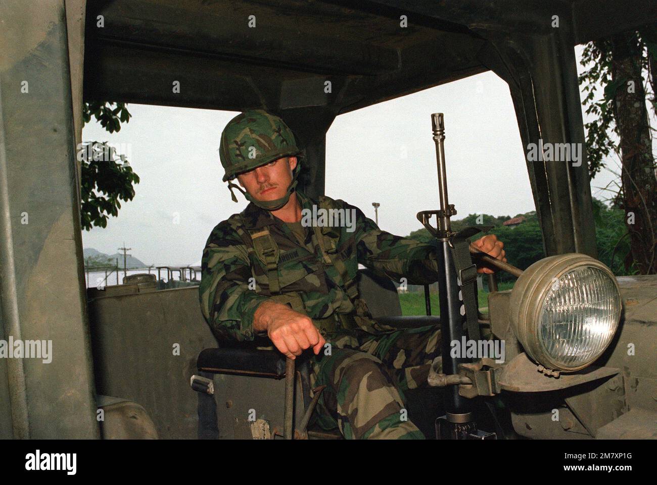 Sergeant Gordon, a heavy equipment operator with the 518th Engineering Company, operates a D-7 bulldozer. Base: Fort Clayton Country: Panama (PAN) Stock Photo