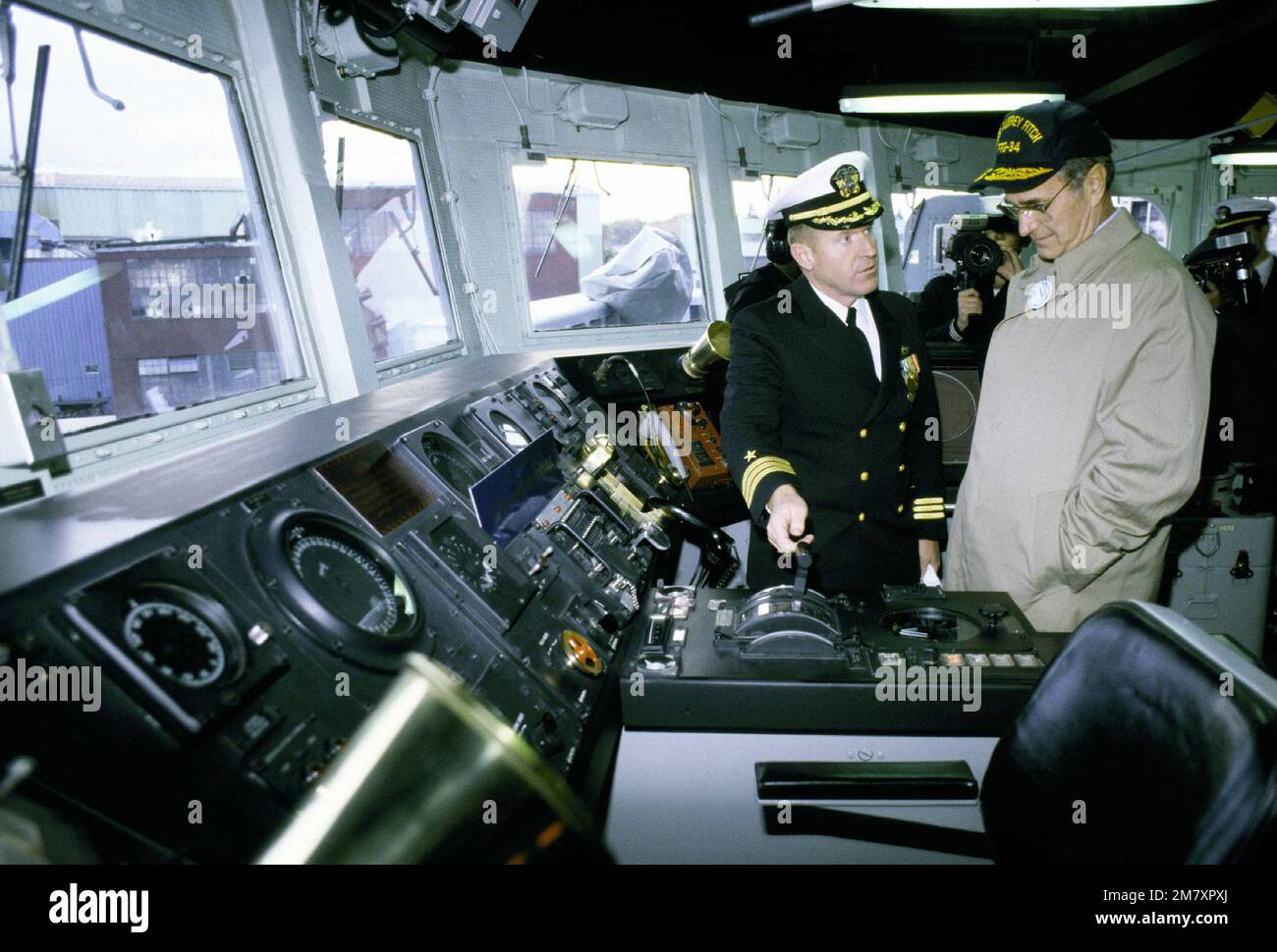 File:US Navy 050722-N-0295M-019 Retired Adm. Vern Clark and his wife Connie  walk through honor side boys at the conclusion of his change of command  ceremony and retirement ceremony.jpg - Wikimedia Commons