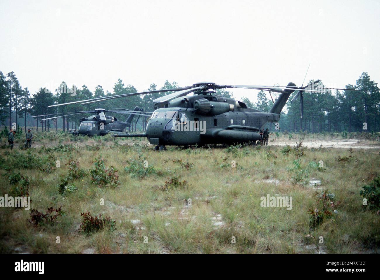 North sea helicopters hi-res stock photography and images - Alamy