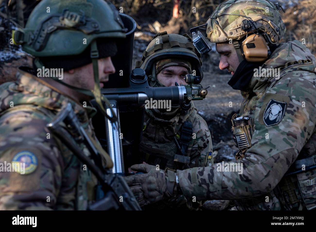 Ukrainian servicemen prepare to fire a 120 mm mortar towards Russian ...