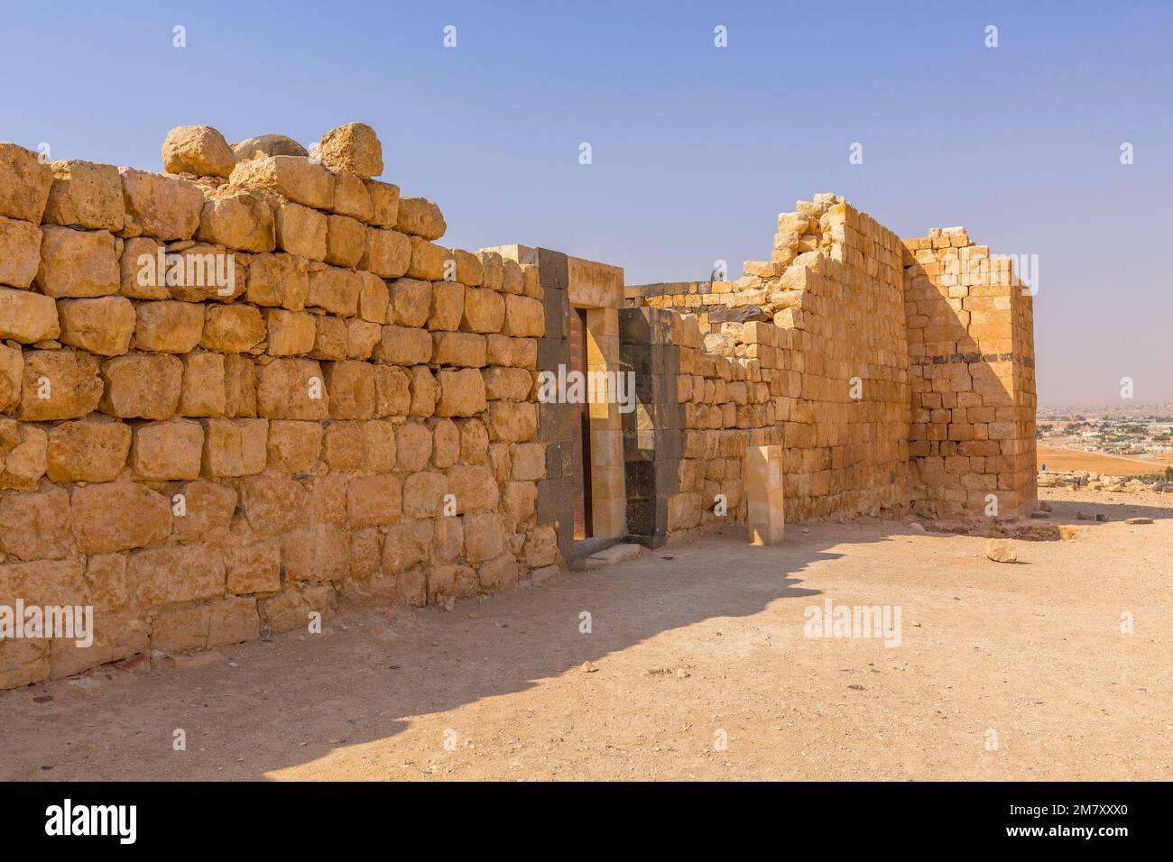 Exterior of Qasr Al Hallabat desert castle in Jordan Stock Photo - Alamy