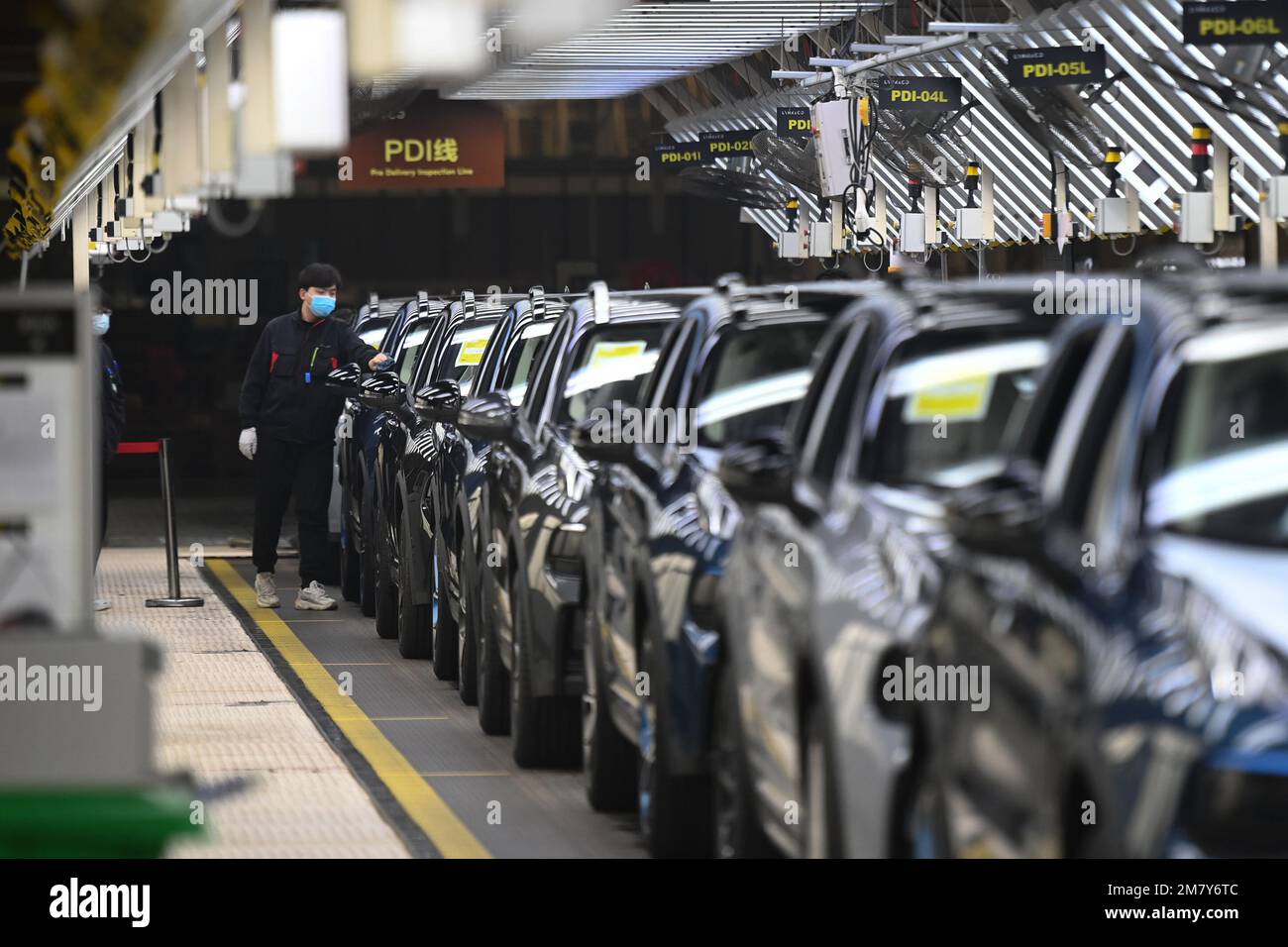 (230111) -- BEIJING, Jan. 11, 2023 (Xinhua) -- An employee works at an automobile company in Yuyao, east China's Zhejiang Province, Jan. 5, 2023. (Xinhua/Huang Zongzhi) Stock Photo