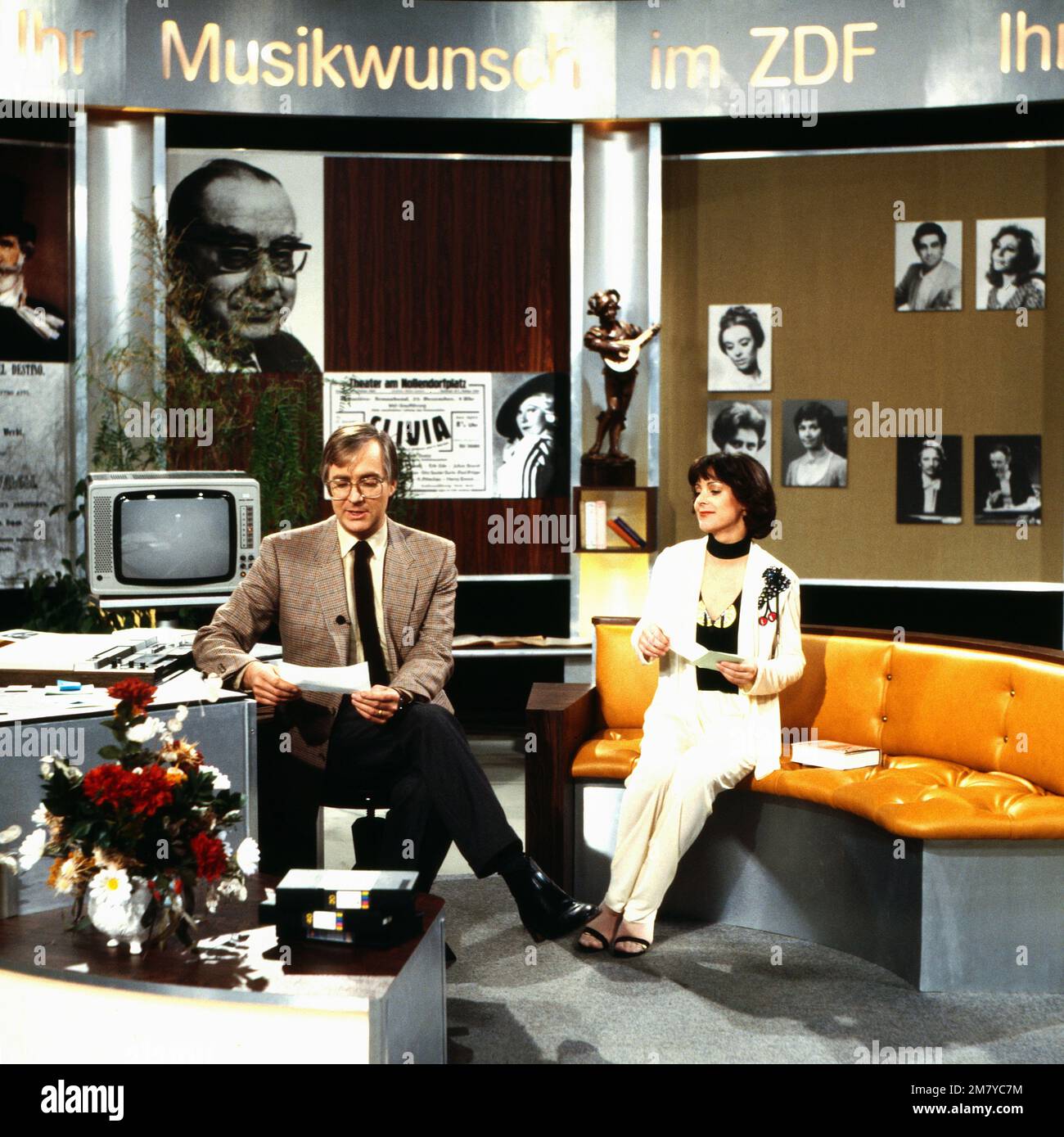 Sonntagskonzert: Ihr Musikwunsch, Klassik-Sendereihe, Deutschland 1980, Moderatoren: Norbert Ely, Trudeliese Schmidt Stock Photo