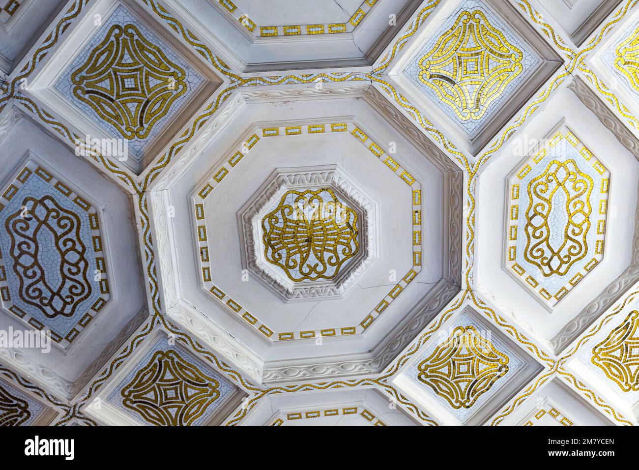Art deco ceiling decoration hi-res stock photography and images - Alamy