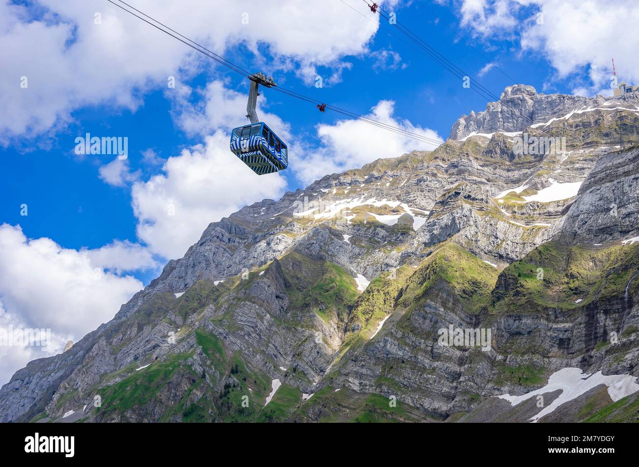 The Schwägalp-Säntis aerial cableway halfway in front of the picturesque backdrop of Säntis mountain, Schwägalp, Appenzell Ausserrhoden, Switzerland. Stock Photo