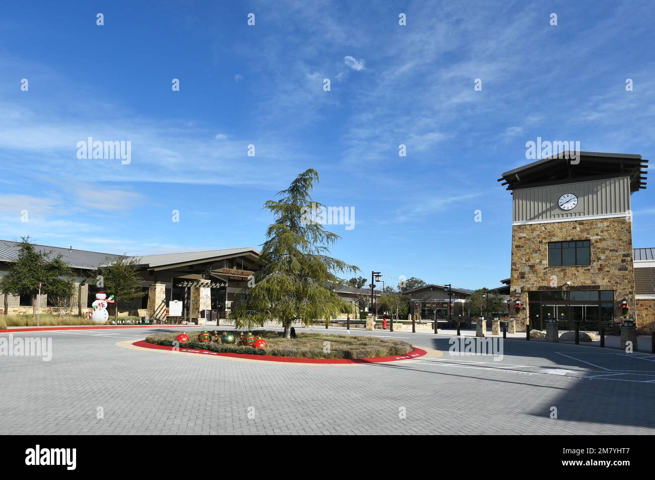 LAKE FOREST, CALIFORNIA 8 JAN 2023 Lake Forest Civic Center circle