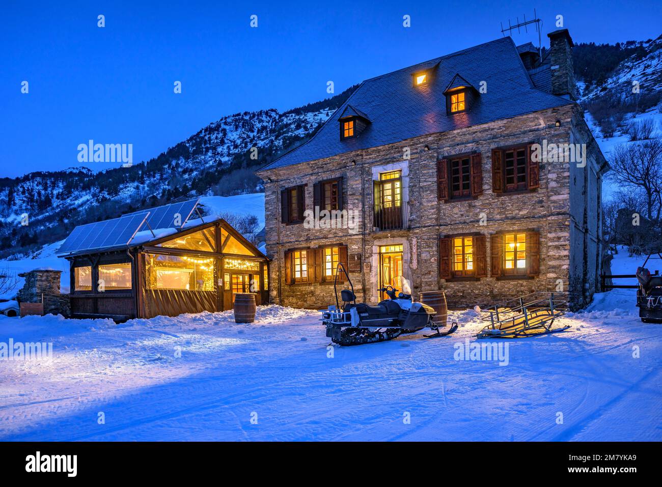 Montgarri hut and church at night in winter (Aran Valley, Catalonia, Pyrenees, Spain) ESP: Refugio y Santuario de Montgarri, una noche de invierno Stock Photo